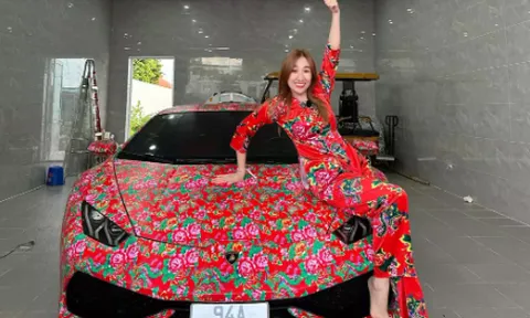 Hot mom Bạc Liêu khoác "áo long phụng" cho Lamborghini Huracan để đón Tết