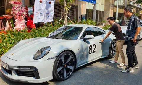 Loạt ảnh chi tiết Porsche 911 Sport Classic của Cường Đô La trên phố
