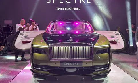 Xe điện siêu sang Rolls-Royce Spectre chính thức "chào hàng" đại gia Việt