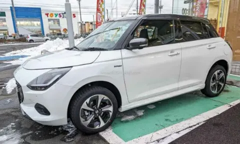 Suzuki Swift 2024 xuất hiện tại đại lý: Hiện đại hơn, nhiều trang bị an toàn hơn