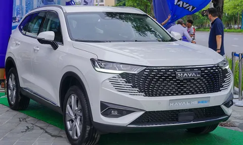 3 mẫu xe hybrid giảm giá cực lớn cuối năm, cao nhất lên tới 140 triệu đồng