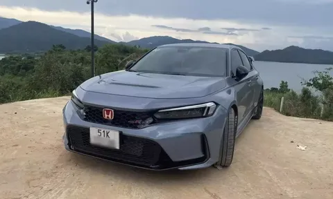 "Hàng độc" Honda Civic Type R 2023 bất ngờ rao bán sau nửa năm lăn bánh