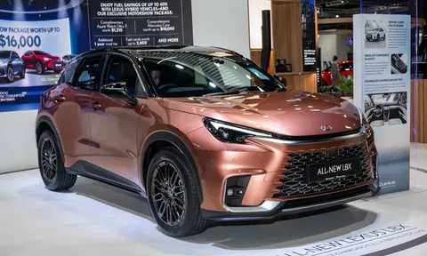 Cận cảnh Lexus LBX: Đích thị là phiên bản hạng sang của Toyota Yaris Cross!