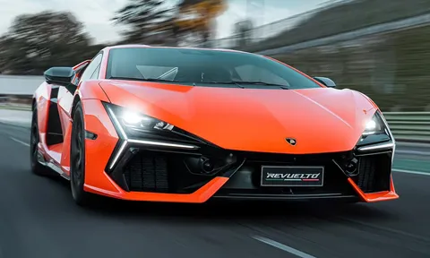 Muốn mua siêu bò Lamborghini Revuelto, khách hàng phải đợi đến năm 2027