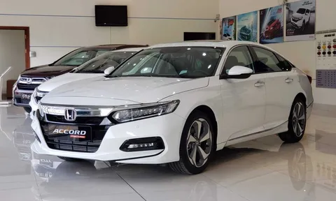 Xả kho Honda Accord với mức giảm 240 triệu đồng, rẻ hơn Camry bản tiêu chuẩn