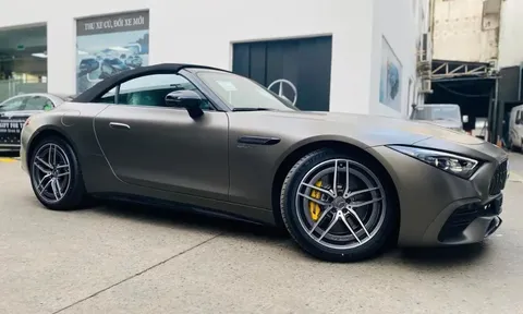 Mercedes-AMG SL 43 công bố giá bán, cạnh tranh Porsche 911