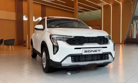 KIA Sonet 2024 bản tiêu chuẩn với giá quy đổi 235 triệu đồng có gì?