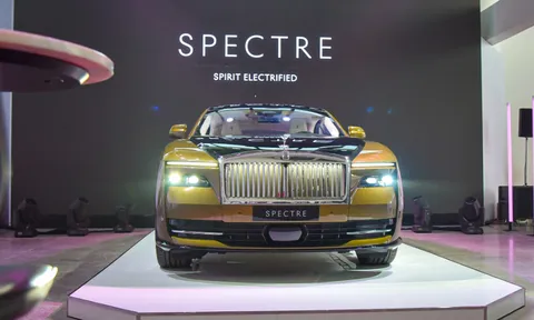 Rộ tin Minh Nhựa chuẩn bị rước Rolls-Royce Spectre 18 tỷ về dinh?