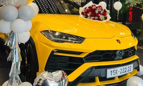 Danh tính đại gia đấu biển số 15K-222.22 cho Lamborghini Urus: Sở hữu loạt siêu xe đáng giá, ông chủ chuỗi cửa hàng bán "kim cương"