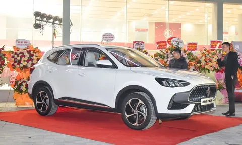 Mục sở thị MG HS 2024 vừa ra mắt: Xe hạng C nhưng giá bán chỉ ngang đàn em hạng B