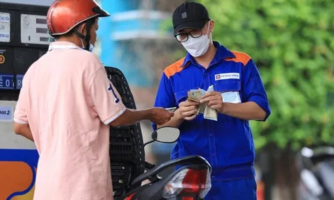 Giá xăng vượt mốc 24.000 đồng/ lít trước thềm Tết Nguyên Đán