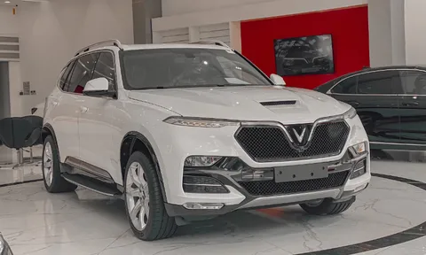 VinFast President giá rẻ bất ngờ: ODO 3 vạn, độ cả ghế "chủ tịch" của Lexus