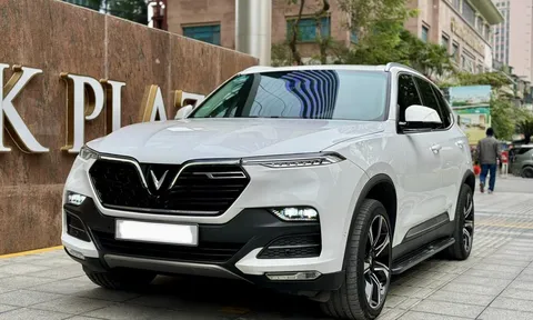 VinFast Lux SA 2.0 siêu lướt chỉ còn nửa giá sau 2 năm lăn bánh