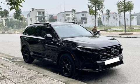 Honda CR-V bản Hybrid mới về vừa lăn bánh đã vội rao bán với giá hơi "lạ"