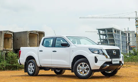 Nissan Navara giảm giá cả trăm triệu đồng, tạo lợi thế trước Ford Ranger