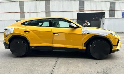 Chồng Đoàn Di Băng chơi lớn, chi gần 20 tỷ tặng vợ Lamborghini Urus Performante ngay mồng Một Tết