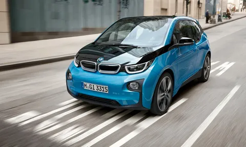 Giật mình trước chi phí thay pin xe điện của BMW