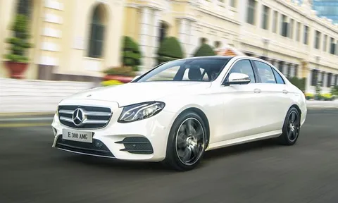 Giật mình trước Mercedes E300 AMG lăn bánh 7 năm rao bán chỉ ngang Toyota Camry