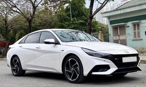 Hyundai Elantra N Line 2023 vừa chạy 1.800 km đã vội vàng lên thị trường xe cũ