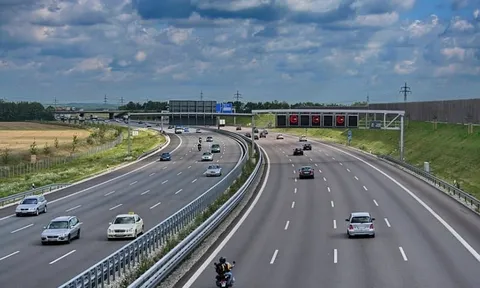 5 quy tắc nằm lòng tài xế KHÔNG ĐƯỢC QUÊN khi lái xe trên cao tốc