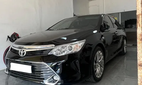 Toyota Camry 2017 rao bán chỉ còn ngang ngửa Toyota Vios