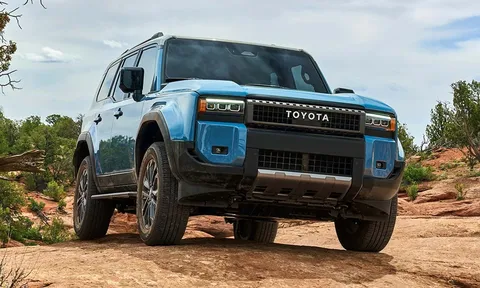 "Xe chủ tịch' Toyota Land Cruiser 2024 chốt giá bán thấp kỷ lục