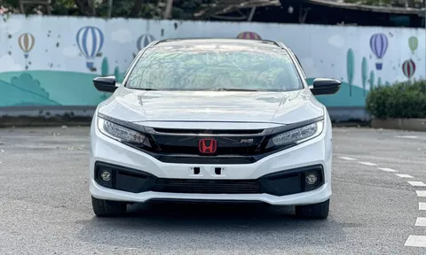 Honda Civic RS 2019 với nội ngoại thất đẹp, rao bán chỉ ngang Toyota Vios