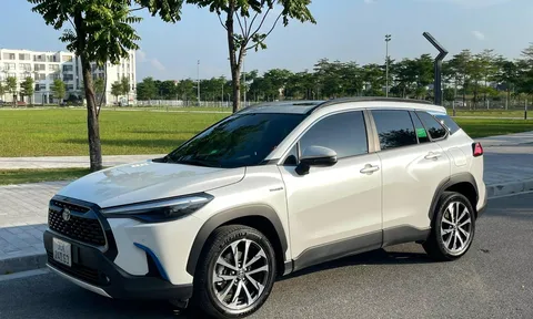 Toyota khan hàng tại đại lý, khách hàng khó mua xe dù kèm ưu đãi tới hàng chục triệu đồng