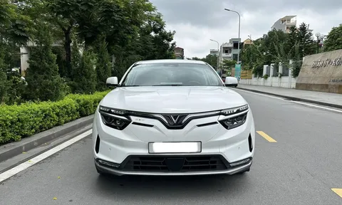 VinFast VF8 2022 chạy 2 vạn km rao bán giá bao nhiêu?