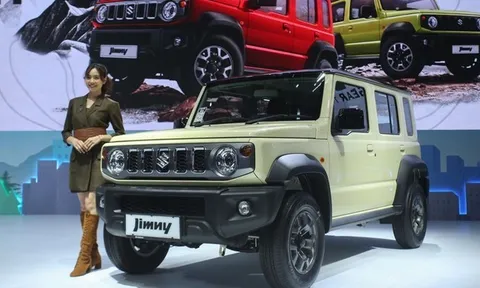 Suzuki Jimny 5 cửa chứng tỏ sức hút đặc biệt dù "tăng giá"