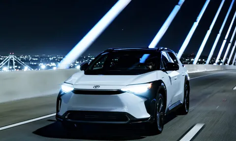 Sếp Toyota: "Thà mua tín dụng còn hơn đầu tư lãng phí vào xe điện"