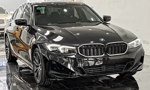 Chủ mới "bỏ túi" tới 300 triệu đồng khi mua BMW 320i Sport Line 2023 siêu lướt