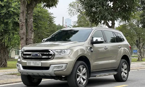 Ford Everest đời 2016 'trượt giá' chỉ còn ngang KIA Sonet