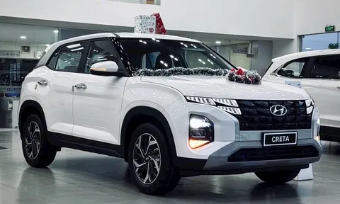 Vừa giảm giá niêm yết bằng Mitsubishi Xforce, Hyundai Creta tiếp tục nhận ưu đãi tại đại lý