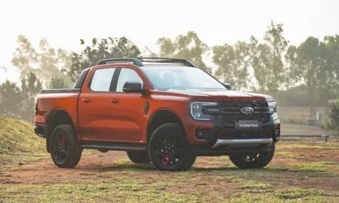 Đại lý hé lộ giá bán Ford Ranger Stormtrak, dự kiến giao xe ngay tháng 5