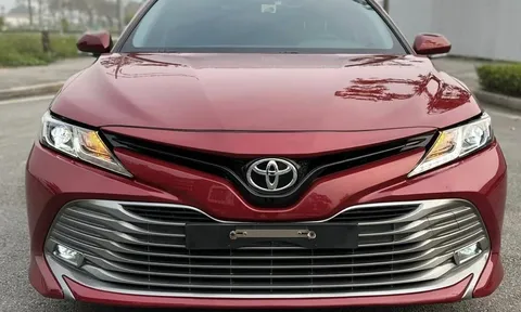 Giật mình Toyota Camry 2019 rao bán chỉ ngang ngửa Mazda 3