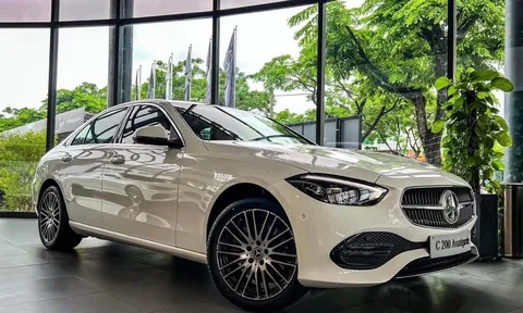 Thị trường lao đao, Mercedes "chạy lướt" rao bán đắt ngang xe mới