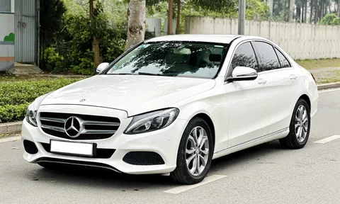 Xe sang giá rẻ Mercedes C200 cũ rao bán chỉ ngang ngửa Honda City sau 8 năm lăn bánh