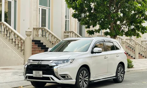 Mitsubishi Outlander Premium "mất giá" bao nhiêu sau 2 năm lăn bánh?