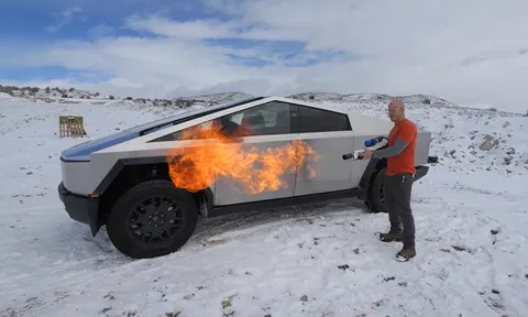 ĐỘC LẠ: Tesla cầu xin khách hàng "ngưng ngược đãi" bán tải điện Cybertruck