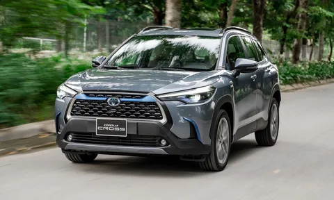 Toyota Corolla Cross giảm sâu tại đại lý, xả hàng chờ phiên bản mới về