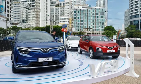VinFast chơi lớn, trao ưu đãi lên tới "5 chỉ vàng" cho khách hàng may mắn