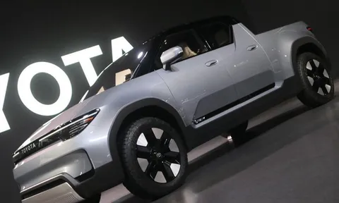 Toyota Hilux EV hé lộ thời điểm ra mắt, đối đầu Isuzu D-Max Electric