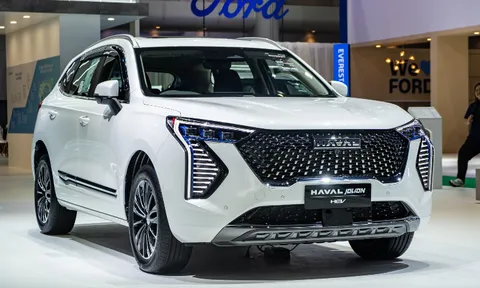5 bom tấn sắp ra mắt khách Việt trong tháng 4, từ SUV bình dân đến siêu xe 21 tỷ đồng