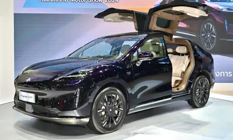 SUV điện với kiểu dáng sang chảnh và cửa cánh chim bất ngờ ra mắt thị trường "hàng xóm"