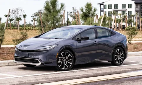 Toyota Prius sẽ là minh chứng cho sự bùng nổ của xe hybrid trong năm 2024