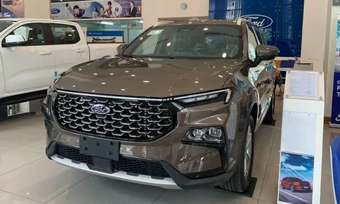 Tucson GỌI, Ford Territory cũng TRẢ LỜI với giá niêm yết xuống dưới 800 triệu đồng