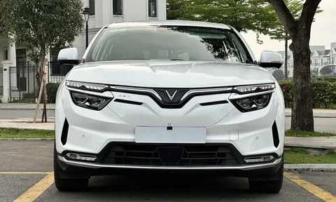 Xe điện VinFast VF 8 lăn bánh hơn 1 năm "hét giá" chỉ chưa đến 800 triệu đồng