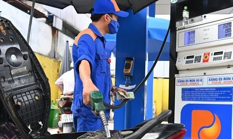 Giá xăng dầu hôm nay 4/4 tiếp tục tăng, xăng RON 95-III có giảm nhưng không đáng kể!