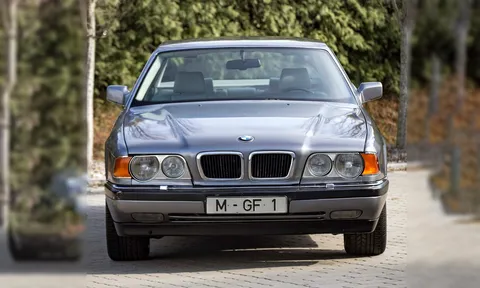 Ít ai biết rằng BMW 7-Series từng có một phiên bản động cơ 16 xy-lanh "ngổ ngáo" đến thế